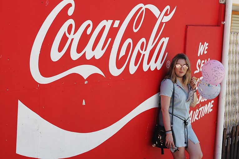 OVERDIVITY Coca Cola Wand, Logo, Südafrika