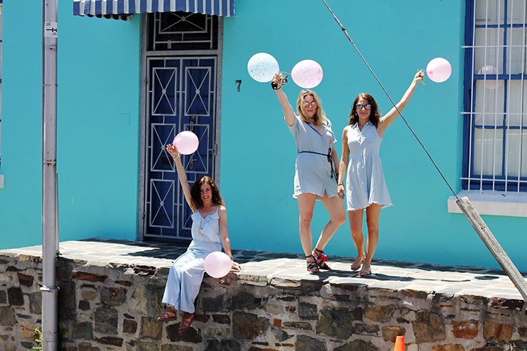 OVERDIVITY Südafrika Birthday shooting, ballons, Heller Denim