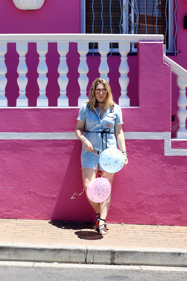 OVERDIVITY Glow Glam Brille in rosa, pinkes Haus