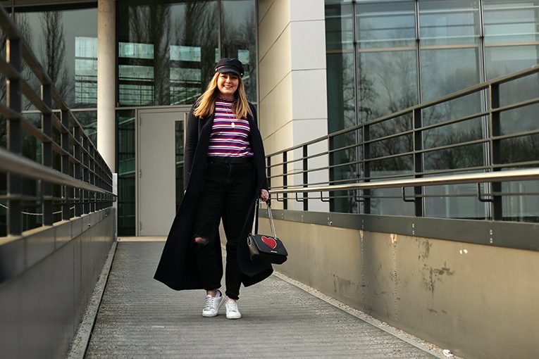 OVERDIVITY Calvin Klein, Calvin Klein Gürtel, Dogtag Kette, Boyfriend Jeans, Streifenshirt, Zara bunte Streife, Moschino Tasche, www.overdivity.com